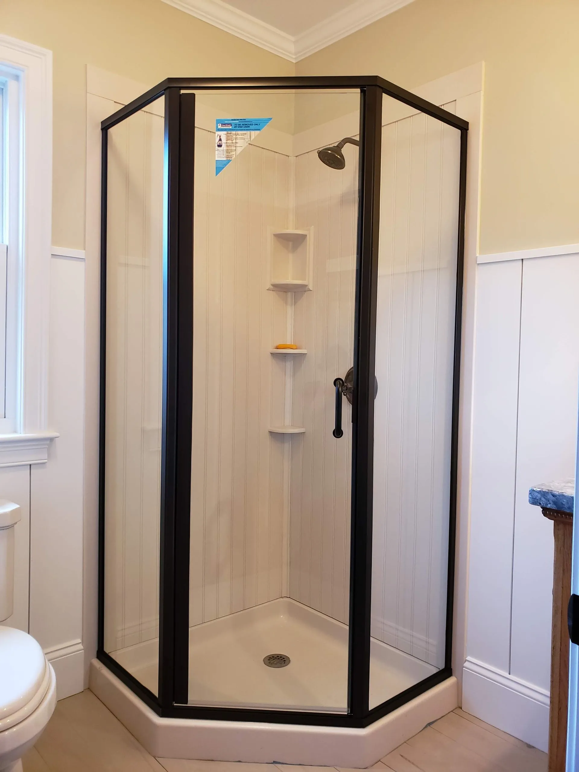 Neo-angle frameless shower